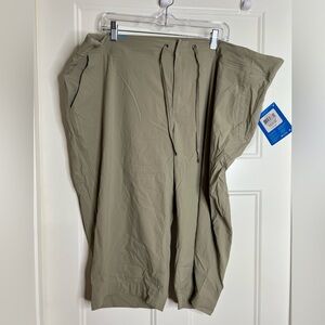 NWT Women’s Columbia Anytime Outdoor™ Capris, 24W Tusk